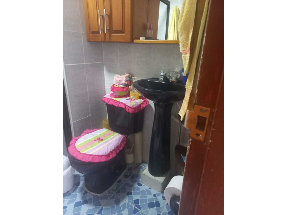 SE VENDE CASA DE PRIMER PISO CON GARAJE EN FLORESTA SANTA LUCIA. — foto 2