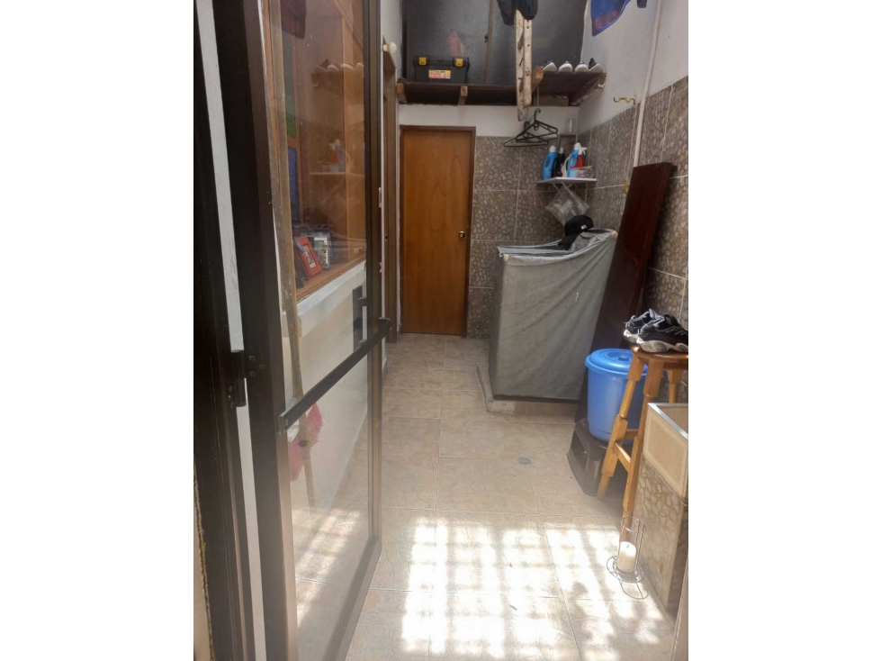 SE VENDE CASA DE PRIMER PISO CON GARAJE EN FLORESTA SANTA LUCIA. — foto 4