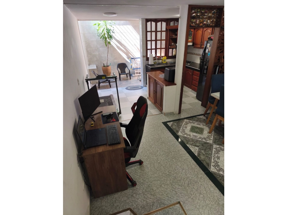 SE VENDE CASA DE TRES PISOS BARRIO JUAN PABLO, YOPAL. — foto 2