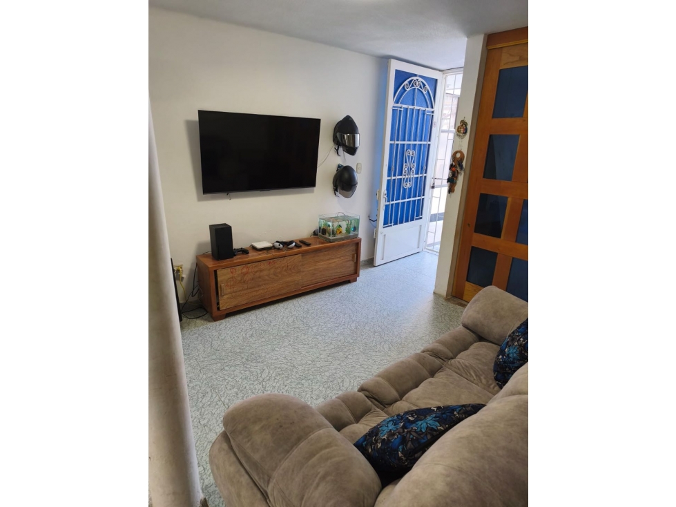 SE VENDE CASA DE TRES PISOS BARRIO JUAN PABLO, YOPAL. — foto 5