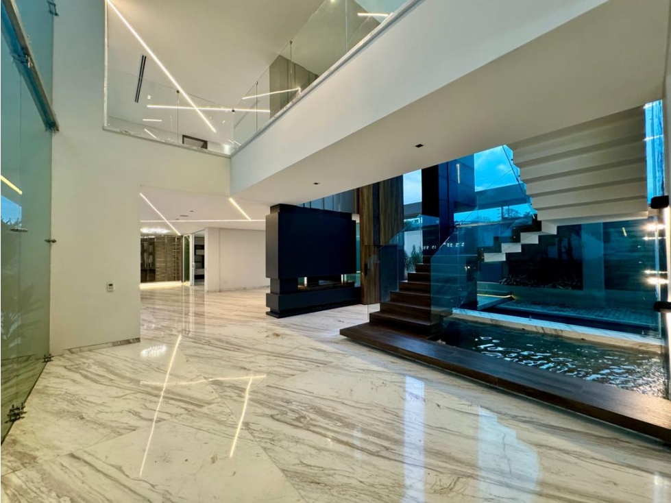 EN OPORTUNIDAD CASA DE ULTRA LUJO EN CIUDAD JARDÍN CALI — foto 3