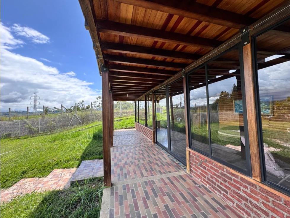 SE VENDE FINCA EN EL LAGO CALIMA RP - 6