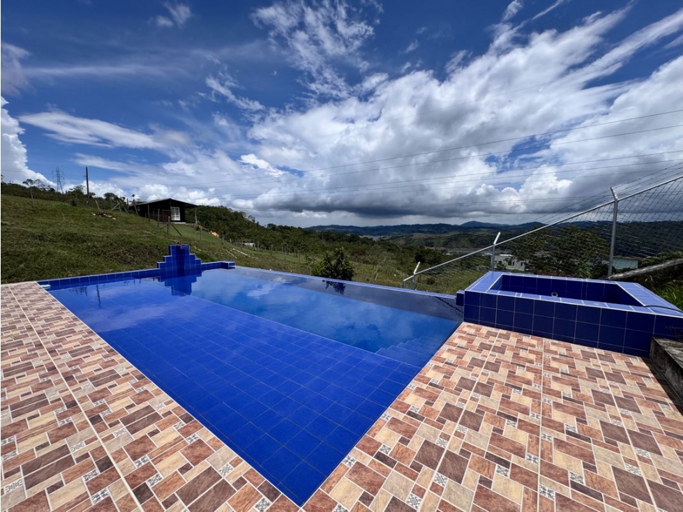 SE VENDE FINCA EN EL LAGO CALIMA RP - 5
