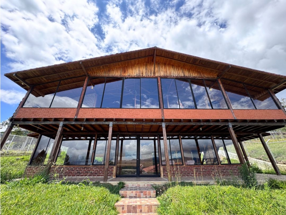 SE VENDE FINCA EN EL LAGO CALIMA RP - 3