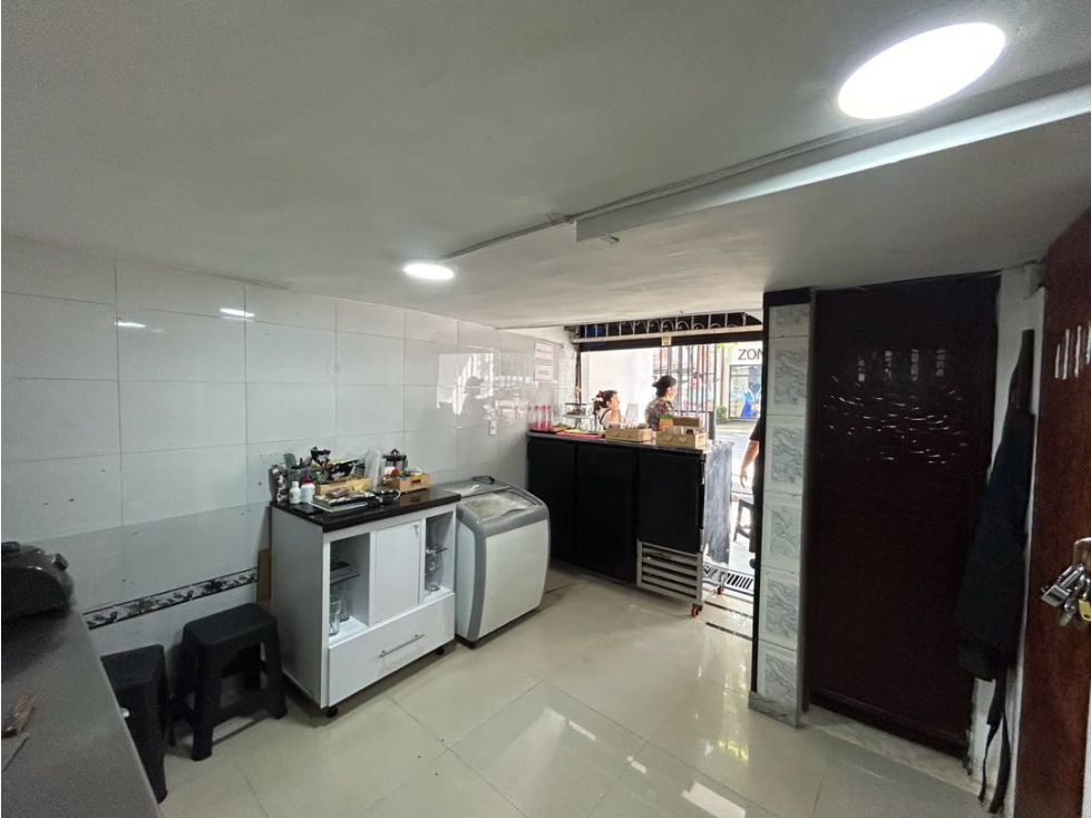 SE VENDE CASA DOS PISOS EN GRANADA EXCELENTE UBICACIÓN — foto 2
