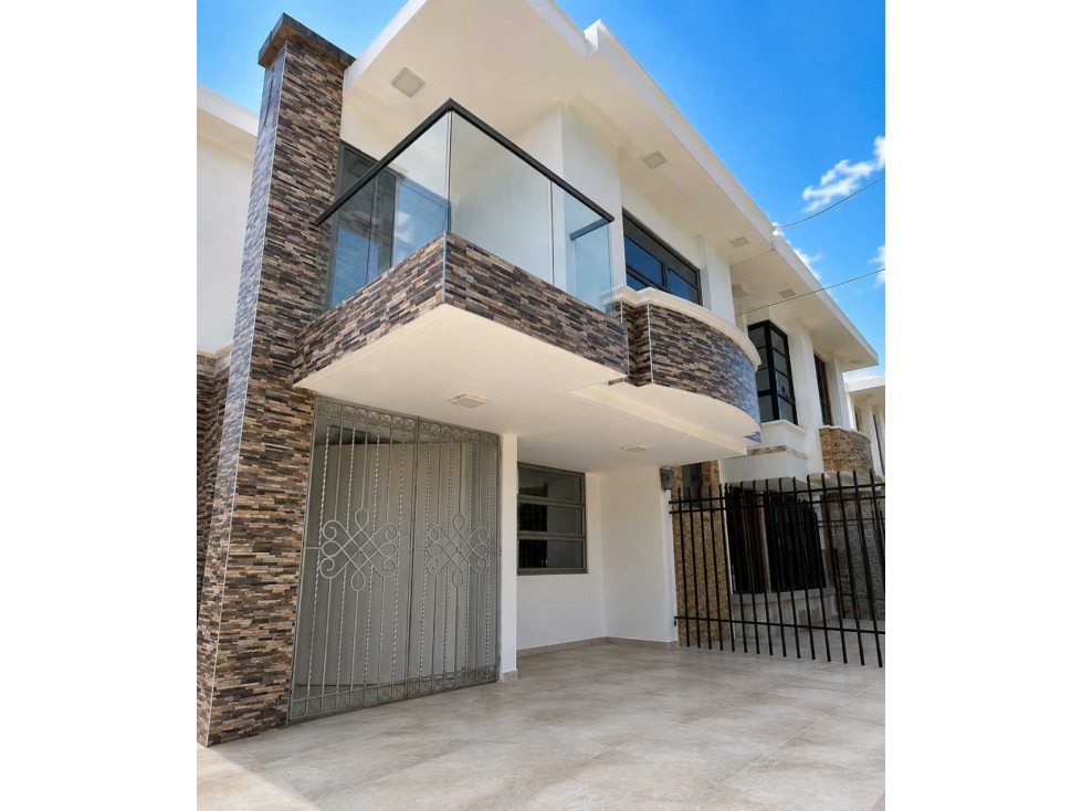 Se Vende Casa Duplex a Miramar