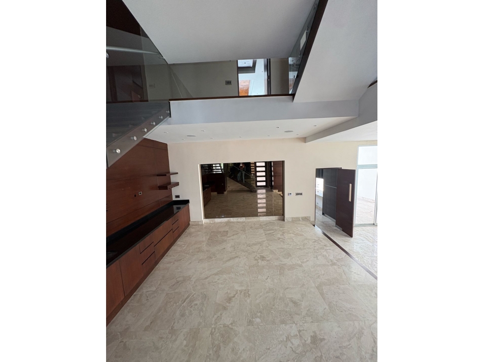 SE ALQUILA CASA EN ALTOS DEL GOLF- 4 HABITACIONES - 2