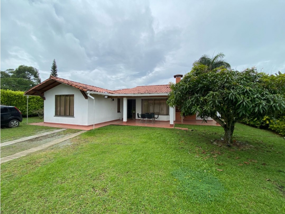 Se vende casa en Av. Centenario, Armenia