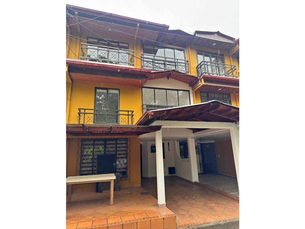 Se vende casa en bosques del Vizcaya