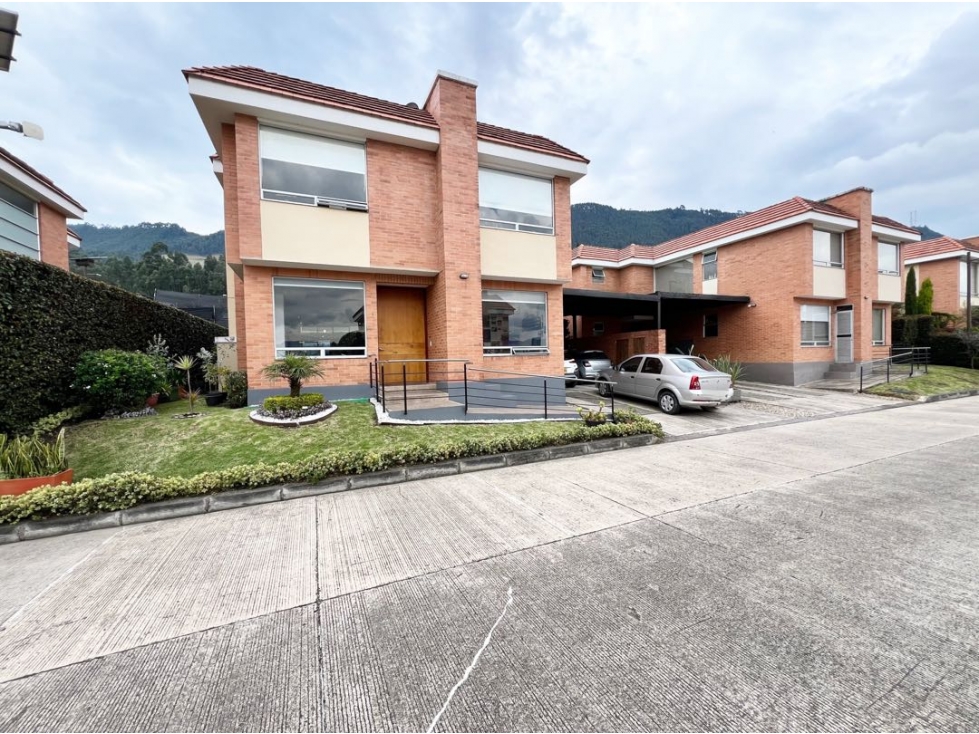 SE VENDE CASA EN CAJICÁ ALCAPARROS