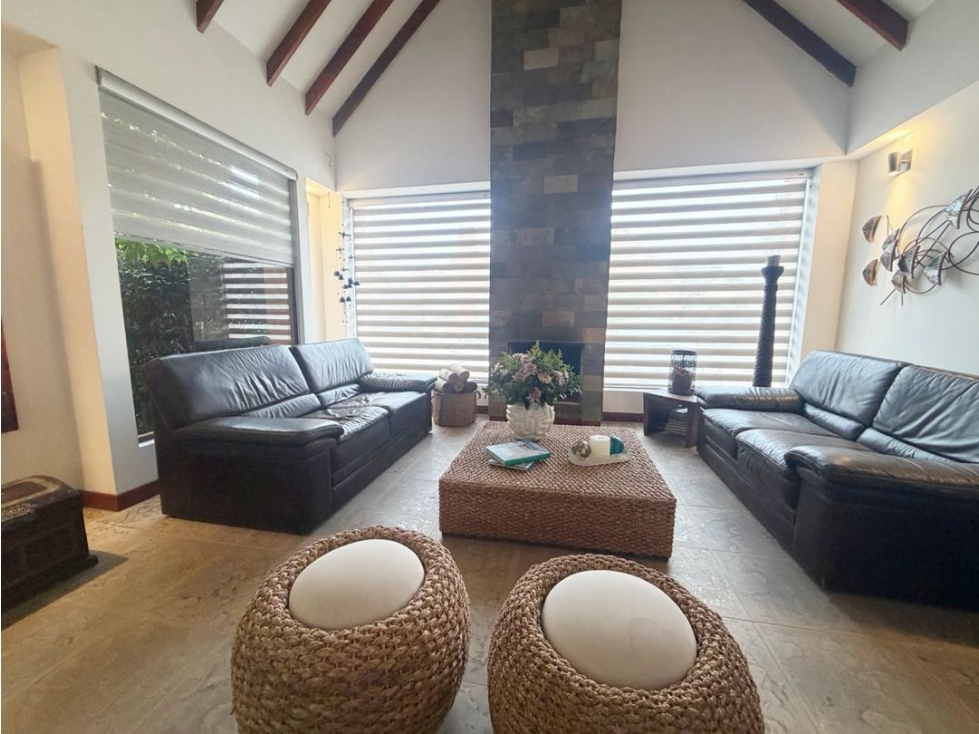 SE VENDE CASA EN CAJICÁ DE UN PISO LOTE INDEPENDIENTE