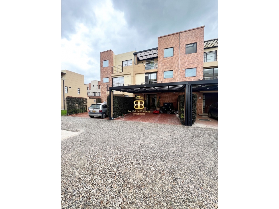 SE VENDE CASA EN CAJICA