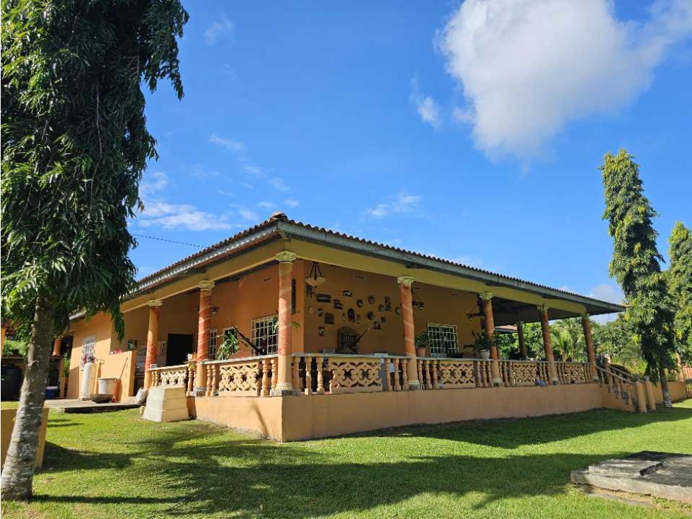 Se Vende Finca de 1 Hectárea con Casa en Campestre en Capira (DR) - 1