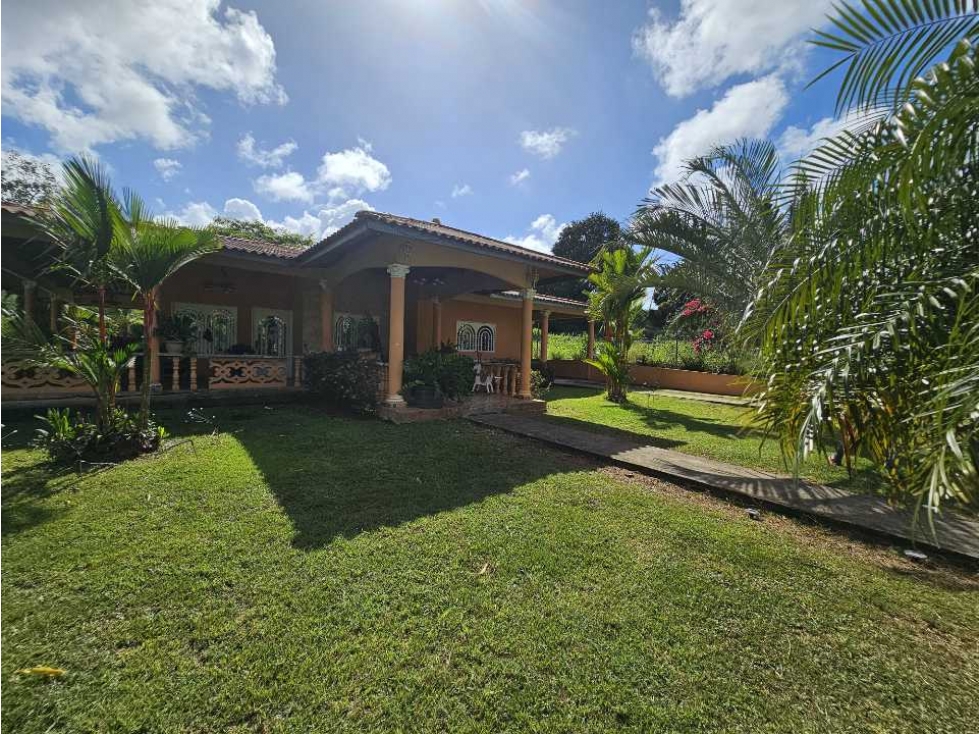 Se Vende Finca de 1 Hectárea con Casa en Campestre en Capira (DR) - 3