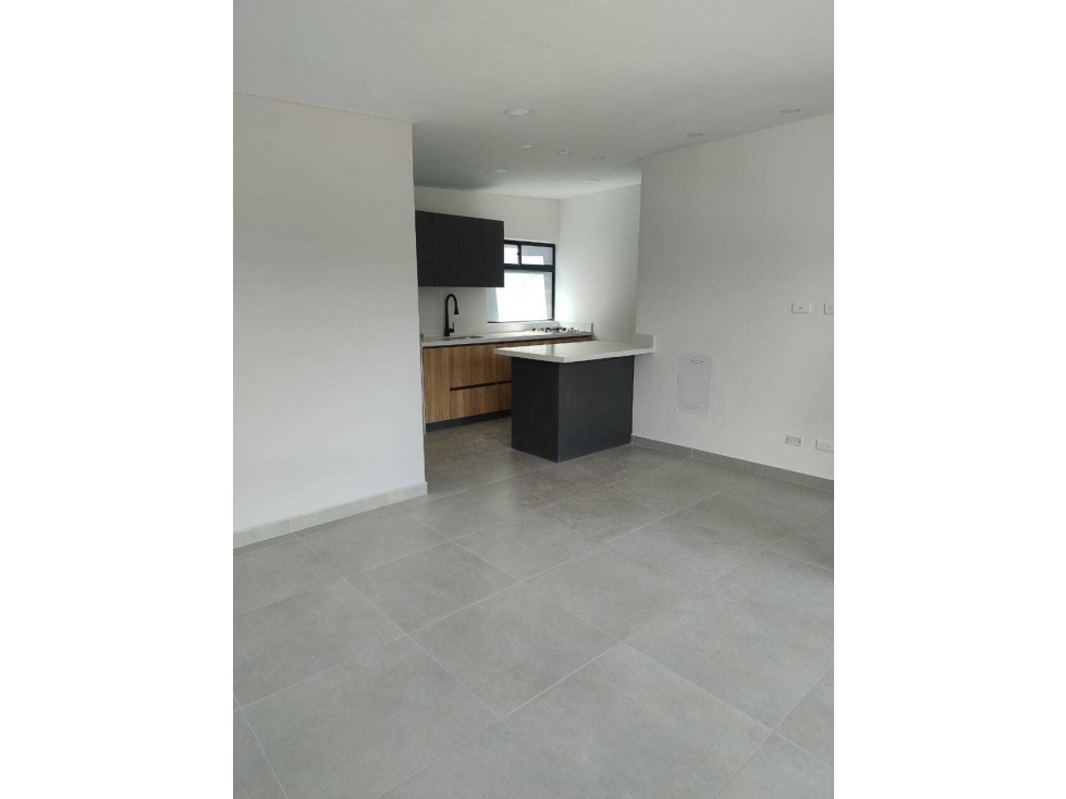 SE VENDE CASA EN CARMEN COLONIAL,2 PISO,BALCÓN,EN El CARMEN DE VIBORAL — foto 4