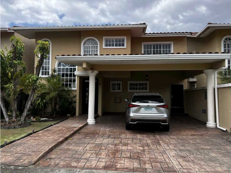 Se vende casa en Castel Novo