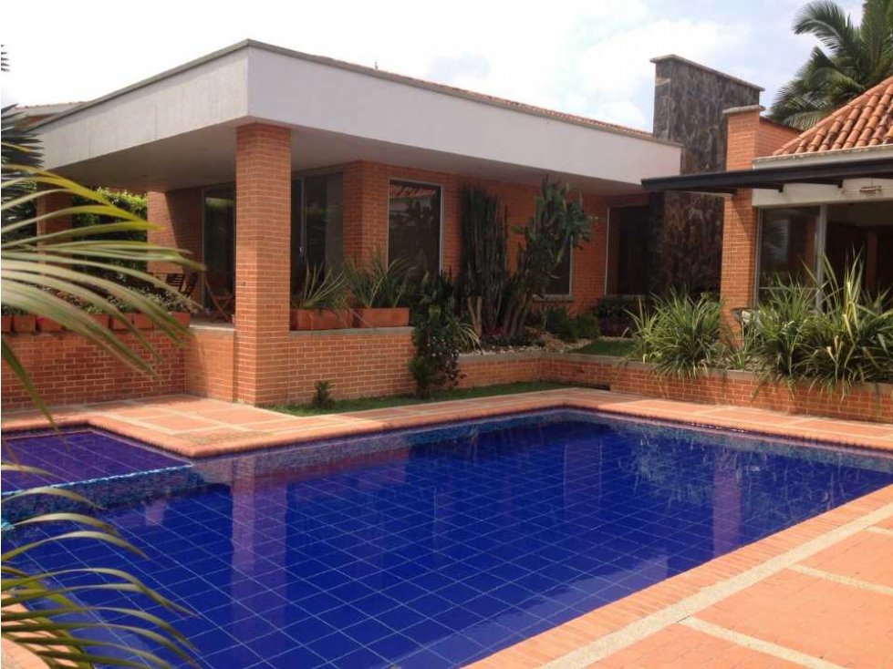 Se RENTA casa en cerritos 1680 metros el lote (D) - 1