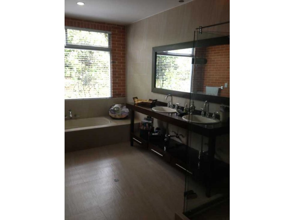 Se RENTA casa en cerritos 1680 metros el lote (D) - 4