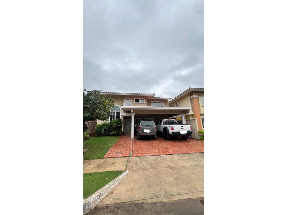 SE VENDE ESPACIOSA CASA EN CHANIS