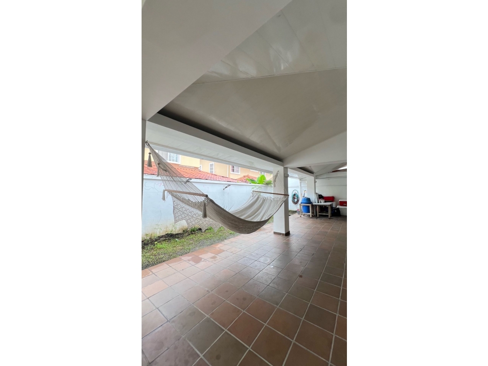 SE VENDE ESPACIOSA CASA EN CHANIS — foto 6