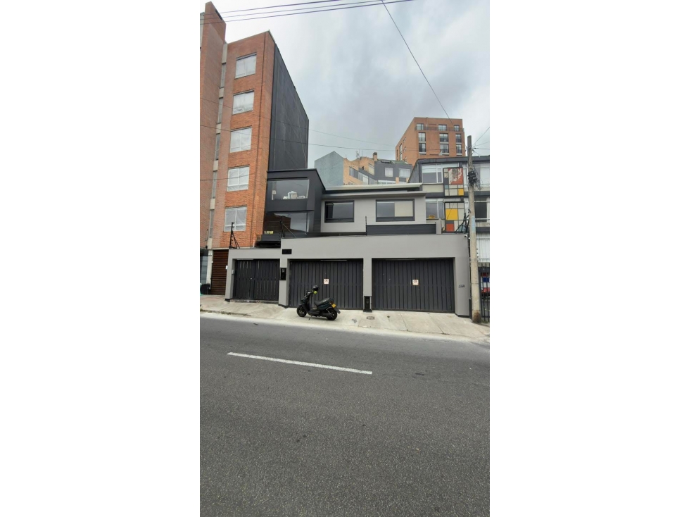 SE ARRIENDA CASA EN CHAPINERO ALTO ( Entrenar Remod) 270mts + 80m