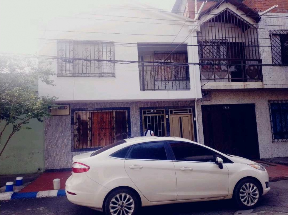 SE VENDE CASA EN BARRIO CHAPINERO CALI