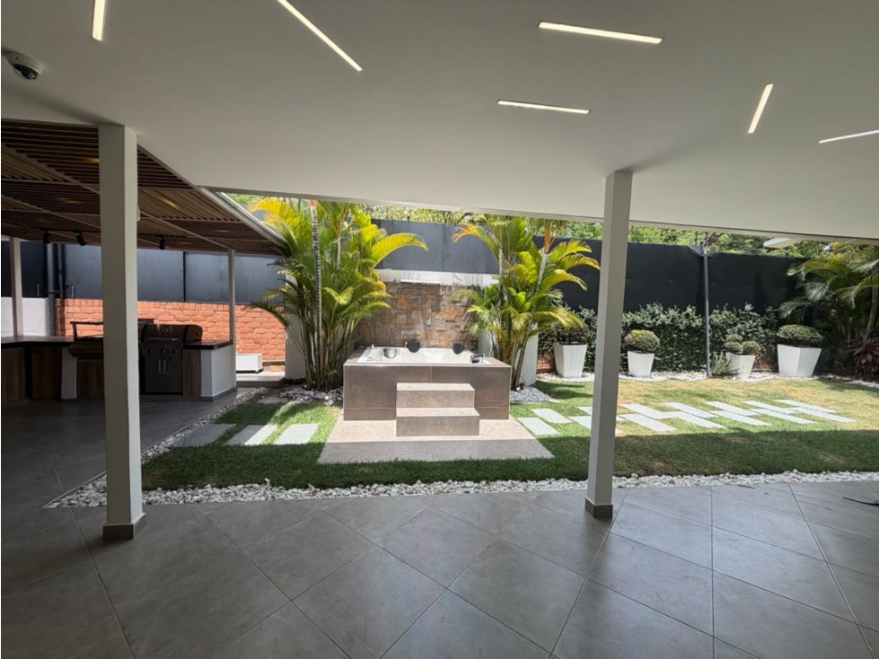 SE VENDE CASA EN CIUDAD JARDIN CALI