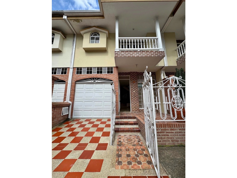 Se vende casa en Condominio Buganviles Reservado.