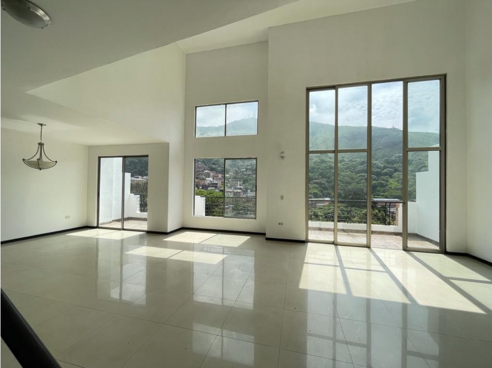 Se vende casa en condominio en el Oeste - 2