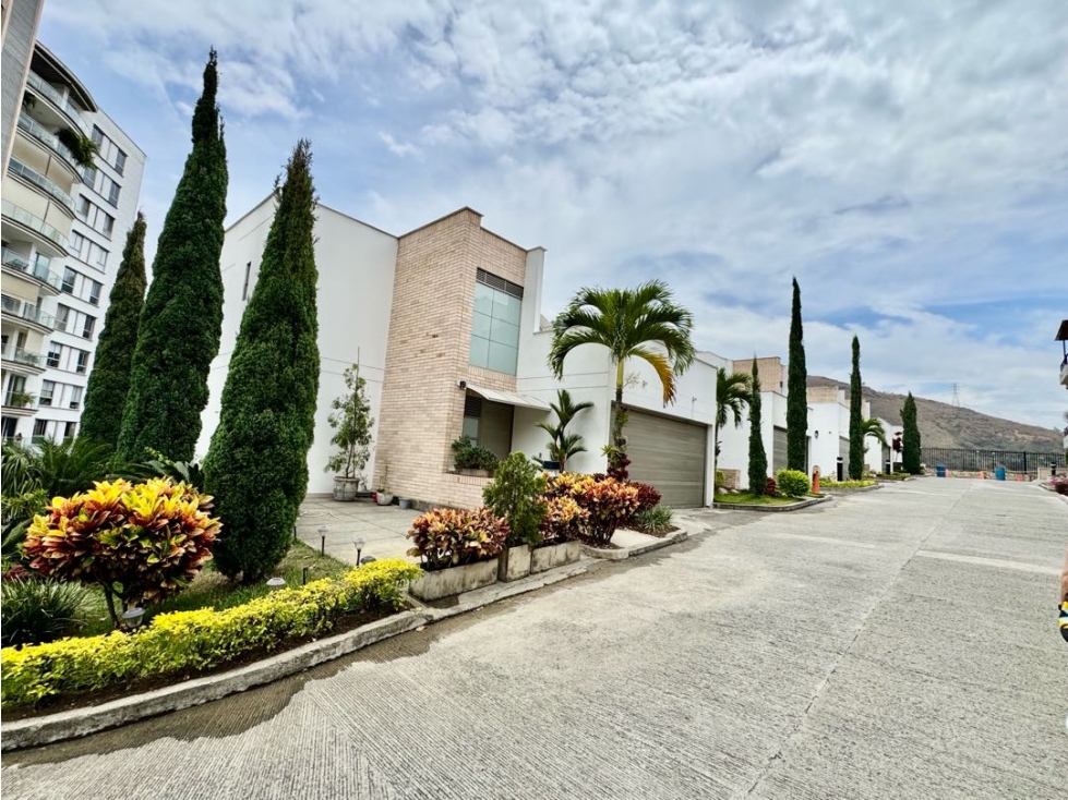 Se vende casa en condominio en el Oeste - 1