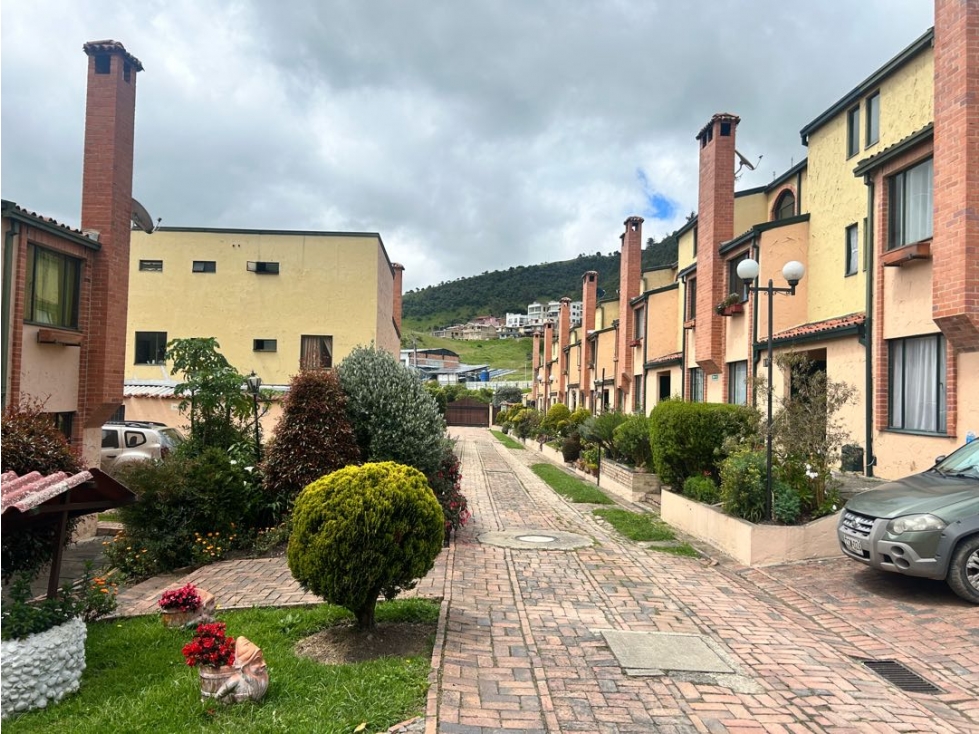 Se Vende casa en condominio La Calera