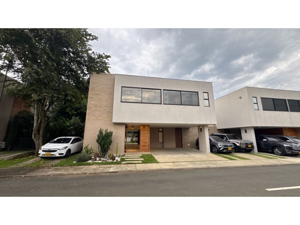 SE VENDE CASA EN CONDOMINIO PANCE CALI
