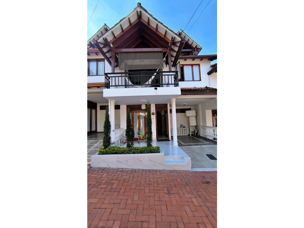Se vende casa en conjunto barrio 12 de octubre arriba de la grama