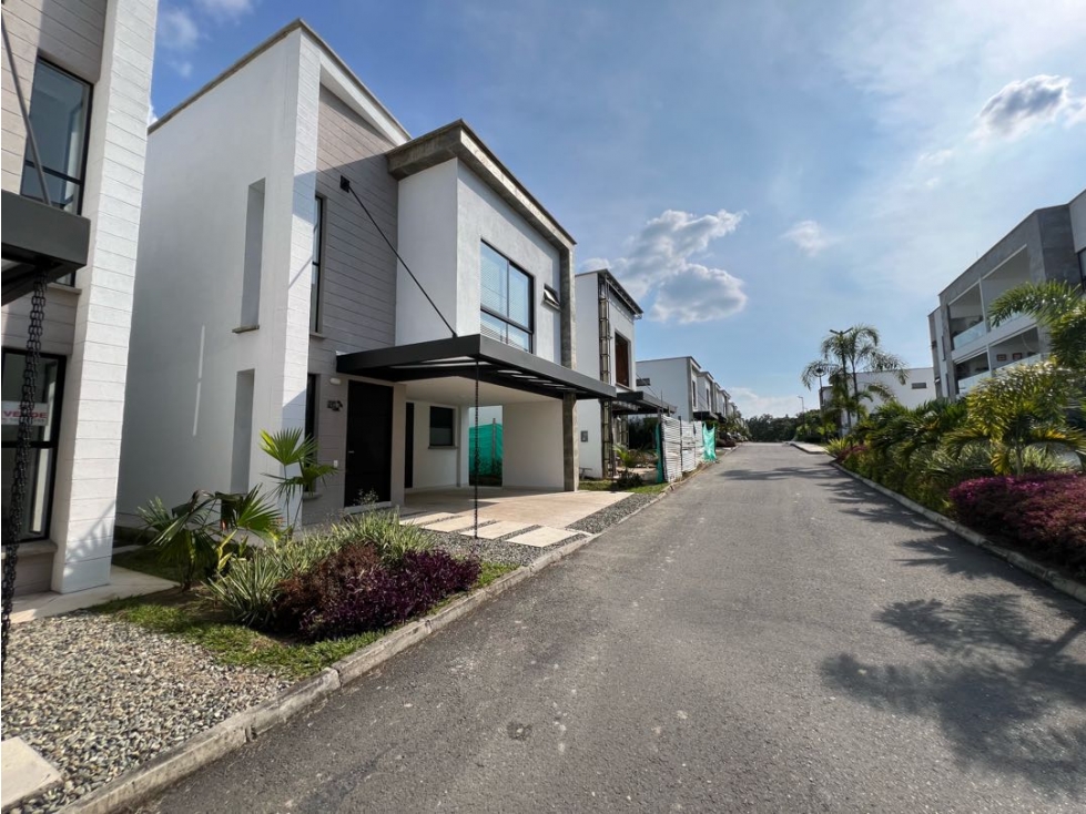 Se Vende Casa en conjunto cerrado - Sector La Tebaida
