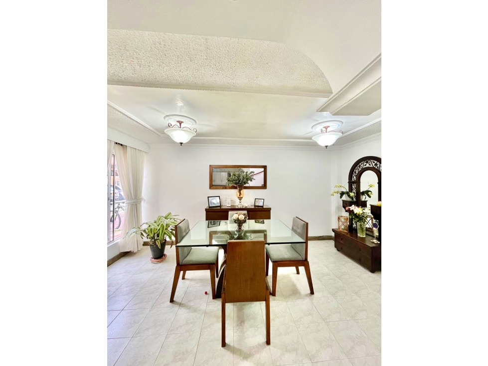 Se vende CASA en conjunto cerrado . Av 19 norte de Armenia Quindío.