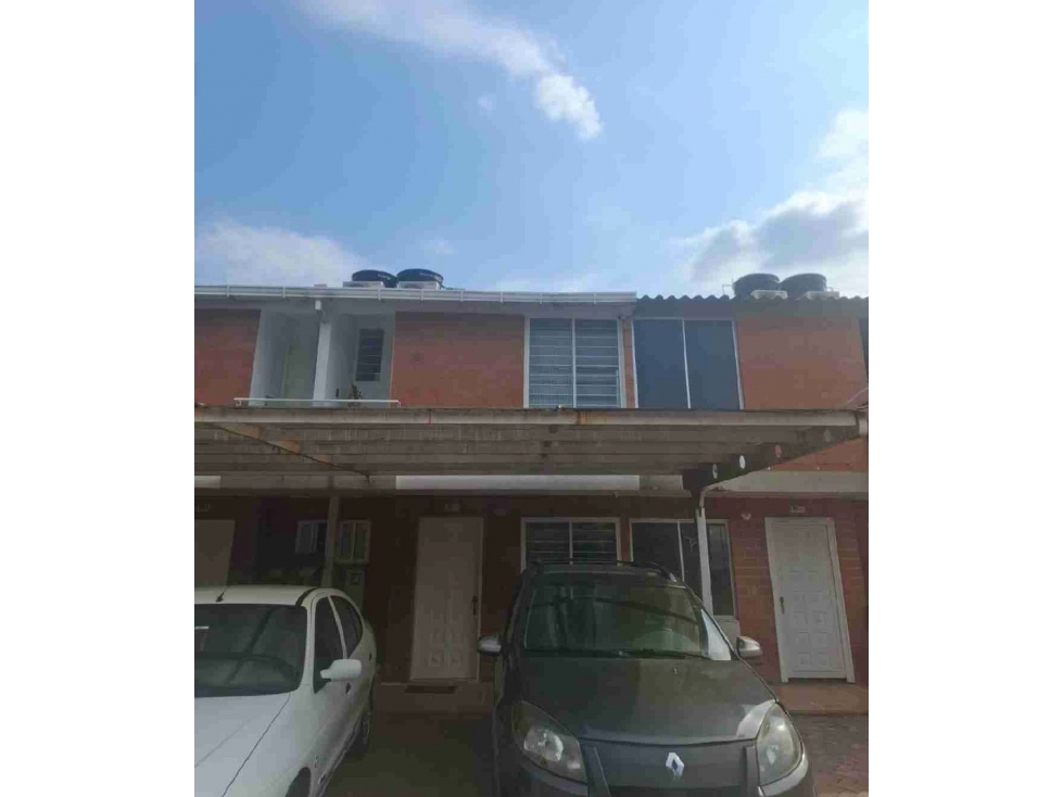 SE VENDE CASA EN CONJUNTO CON PISCINA SENDEROS DE MANARE, YOPAL