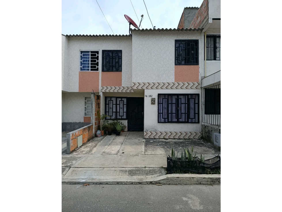SE VENDE CASA EN EL B/ SENDEROS DE BELEN