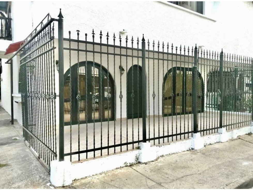 SE VENDE CASA EN EL BARRIO DE MANGA, USO COMERCIAL