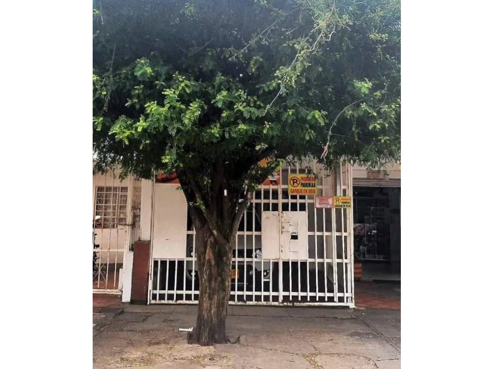 SE VENDE CASA EN EL BARRIO EL JARDÍN VEHICULAR