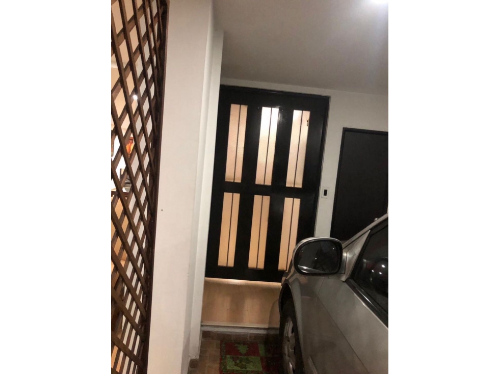 SE VENDE CASA EN EL BARRIO LAS MARGARITAS. A