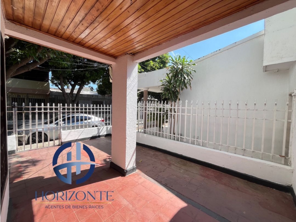 SE VENDE CASA EN EL BARRIO LOS ALMENDROS CON EXCELENTE UBICACIÓN - 3