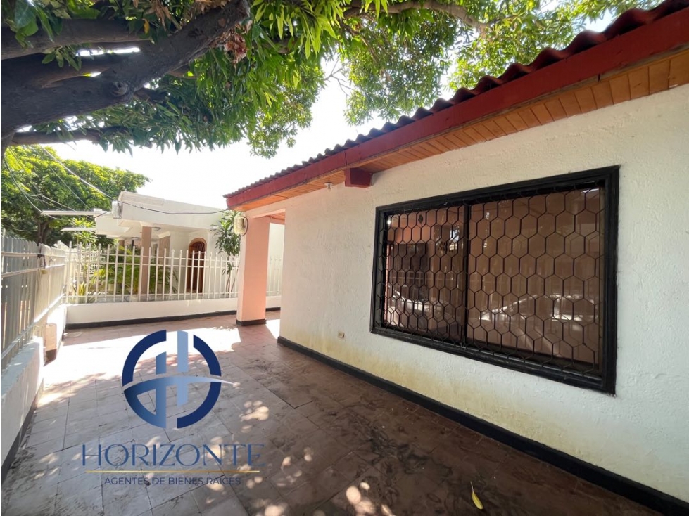 SE VENDE CASA EN EL BARRIO LOS ALMENDROS CON EXCELENTE UBICACIÓN - 4