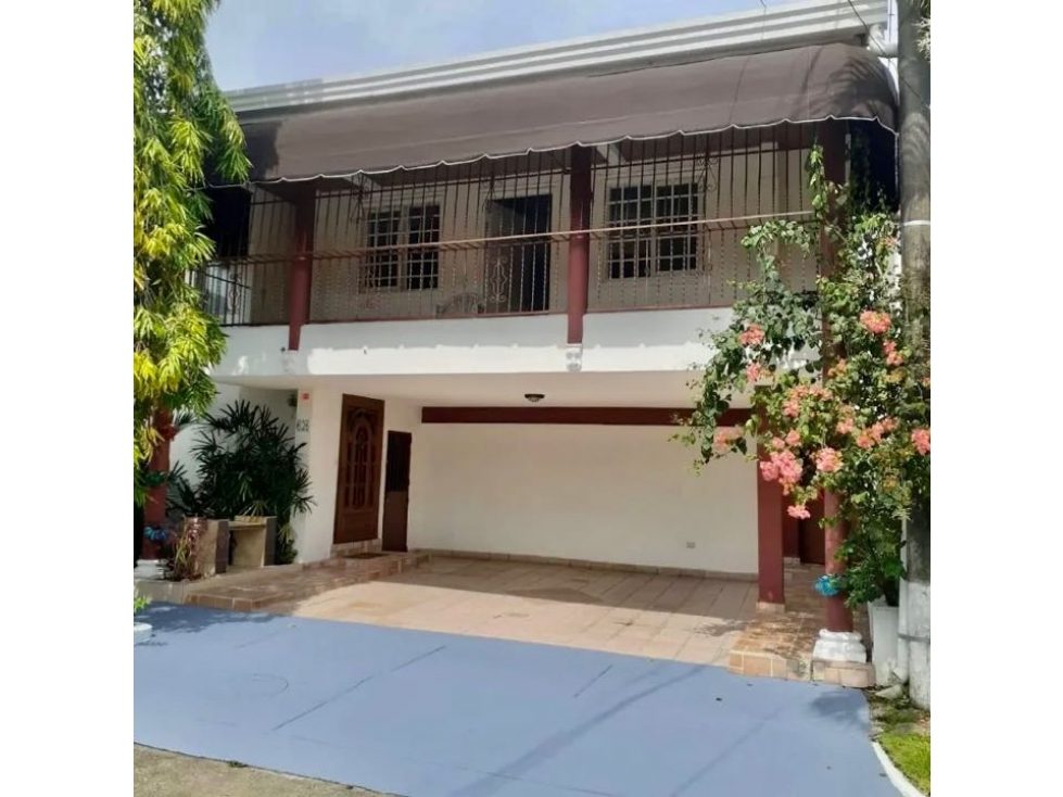 SE VENDE CASA EN EL BOSQUE $240,000 AM