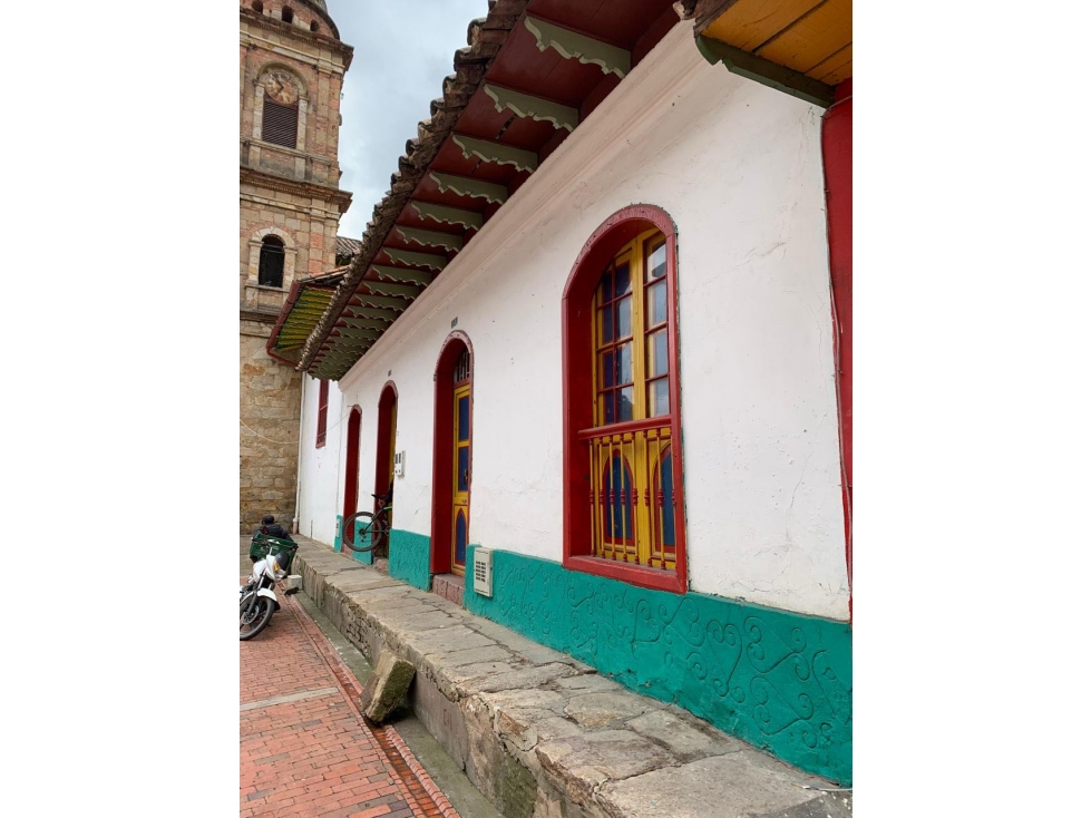 SE VENDE CASA EN EL CENTRO DE NEMOCON.P - 2