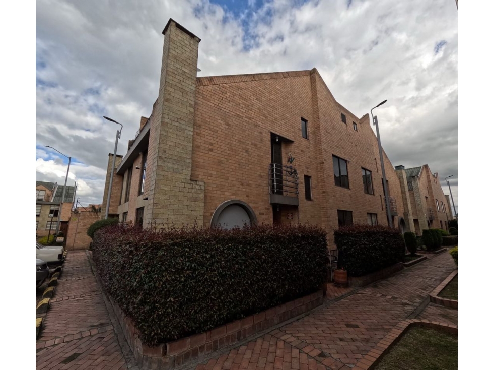 Se vende casa en el conjunto residencial Cortijo de Serrezuela Mosquer