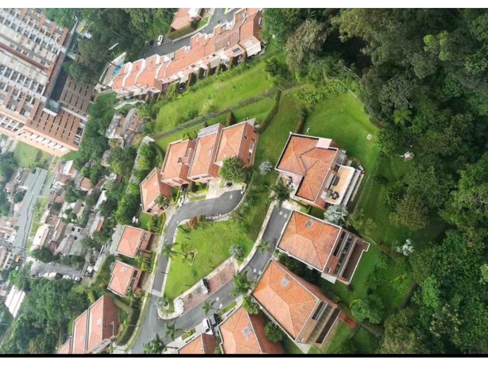 Se vende casa en el Poblado