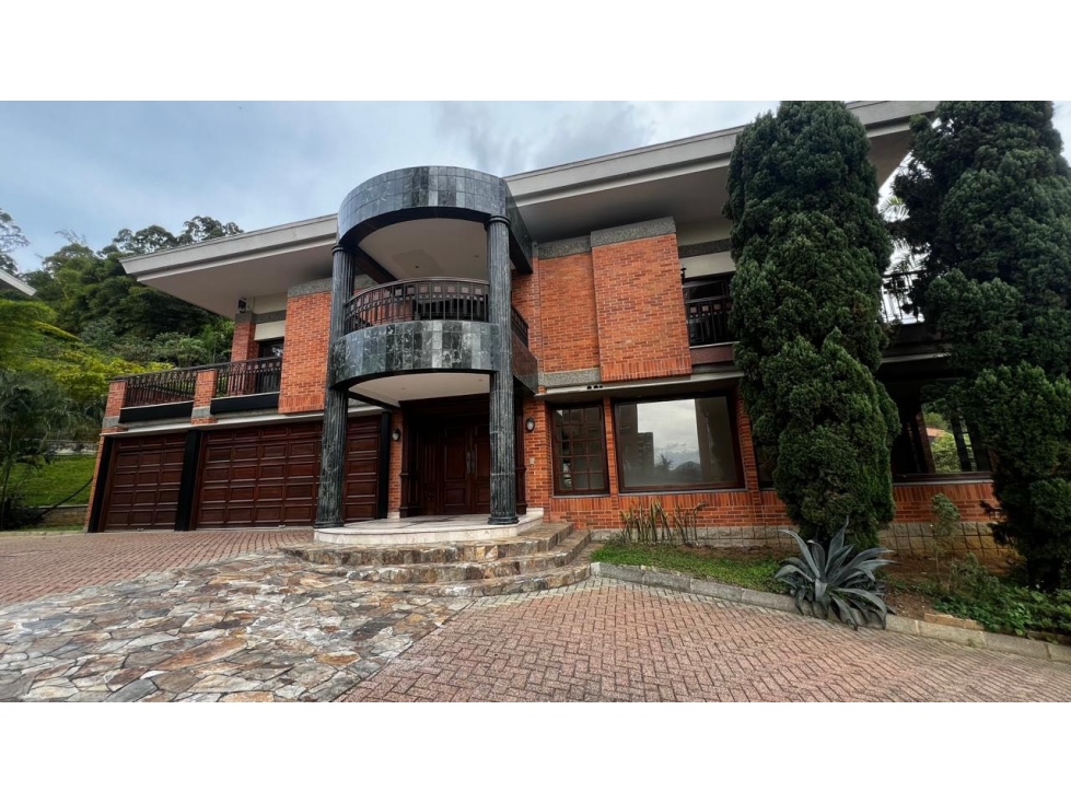 Se vende casa en el poblado por el tesoro Medellín