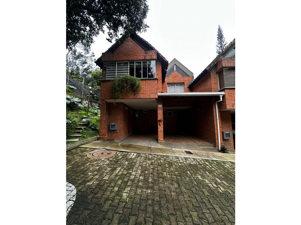 Se vende casa en el poblado sector Sanlucas