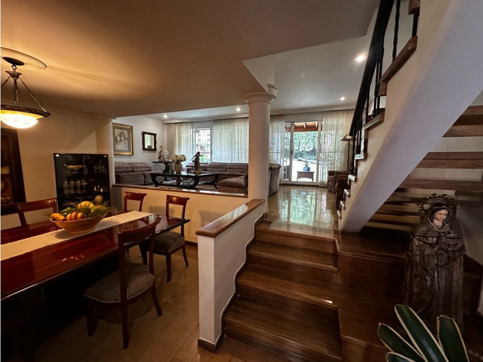 HERMOSA CASA EN EL POBLADO SECTOR SAN LUCAS Y AMPLIO JARDÍN INTERNO — foto 5