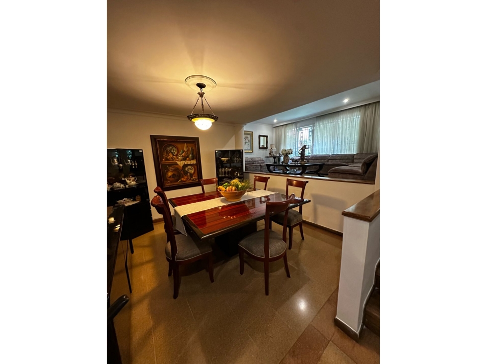 HERMOSA CASA EN EL POBLADO SECTOR SAN LUCAS Y AMPLIO JARDÍN INTERNO — foto 3